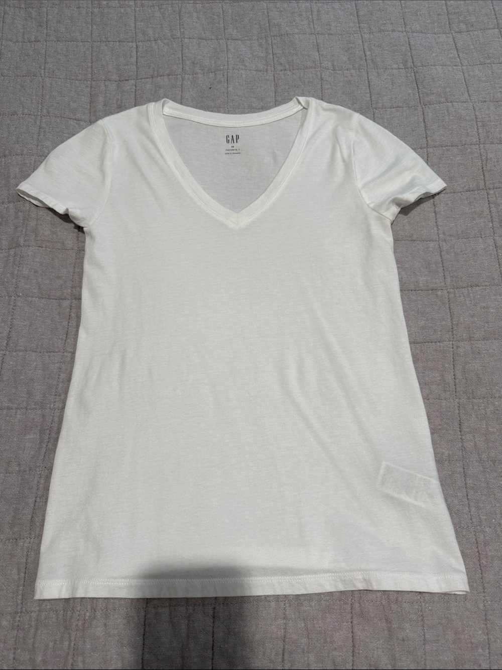 GAP Favorite T V-Neck in white